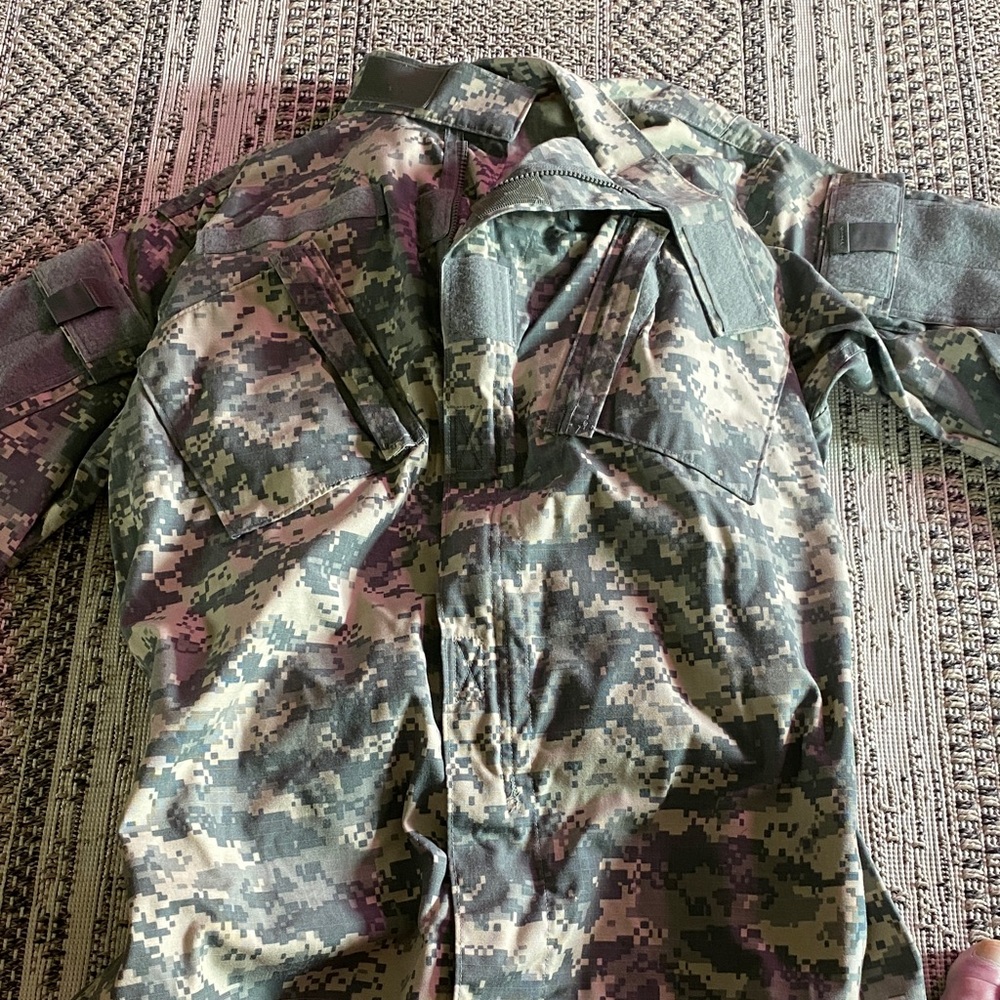Army Combat Uniform Coat Jacket (SPM100-05-D-0406) Vintage US History (502)